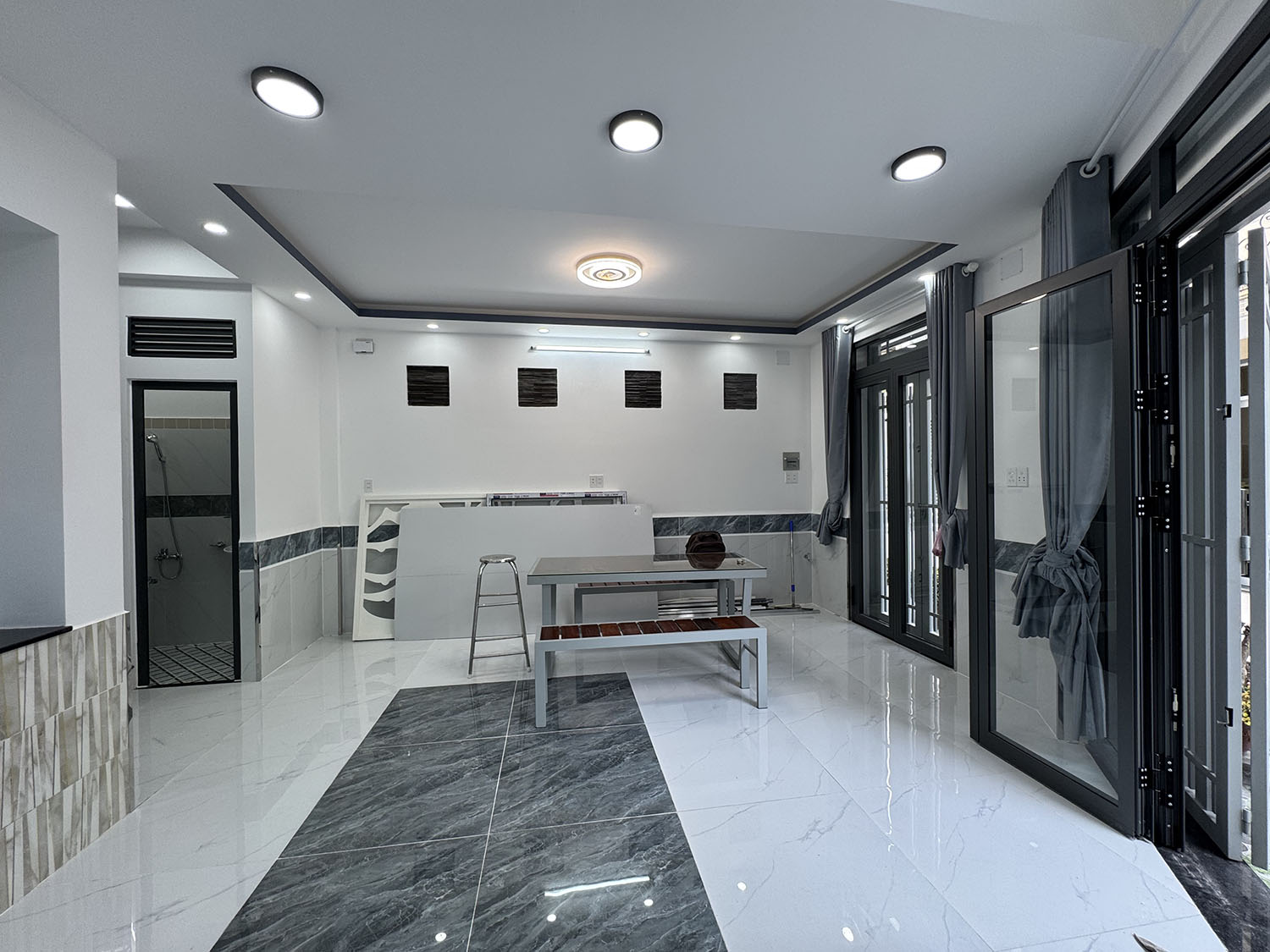 Chính thức mở bán biệt thự mini 3 lầu HXH VF5 khu cao cấp Hoàng Diệu - Trước nhà có sân đỗ ôtô